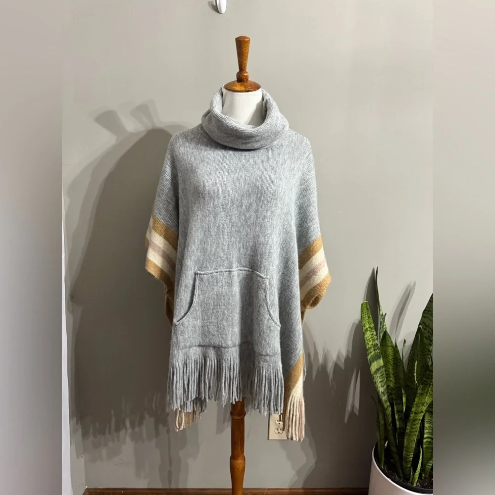 Steve Madden Soft Gray Knit Poncho - Picture 2 of 8